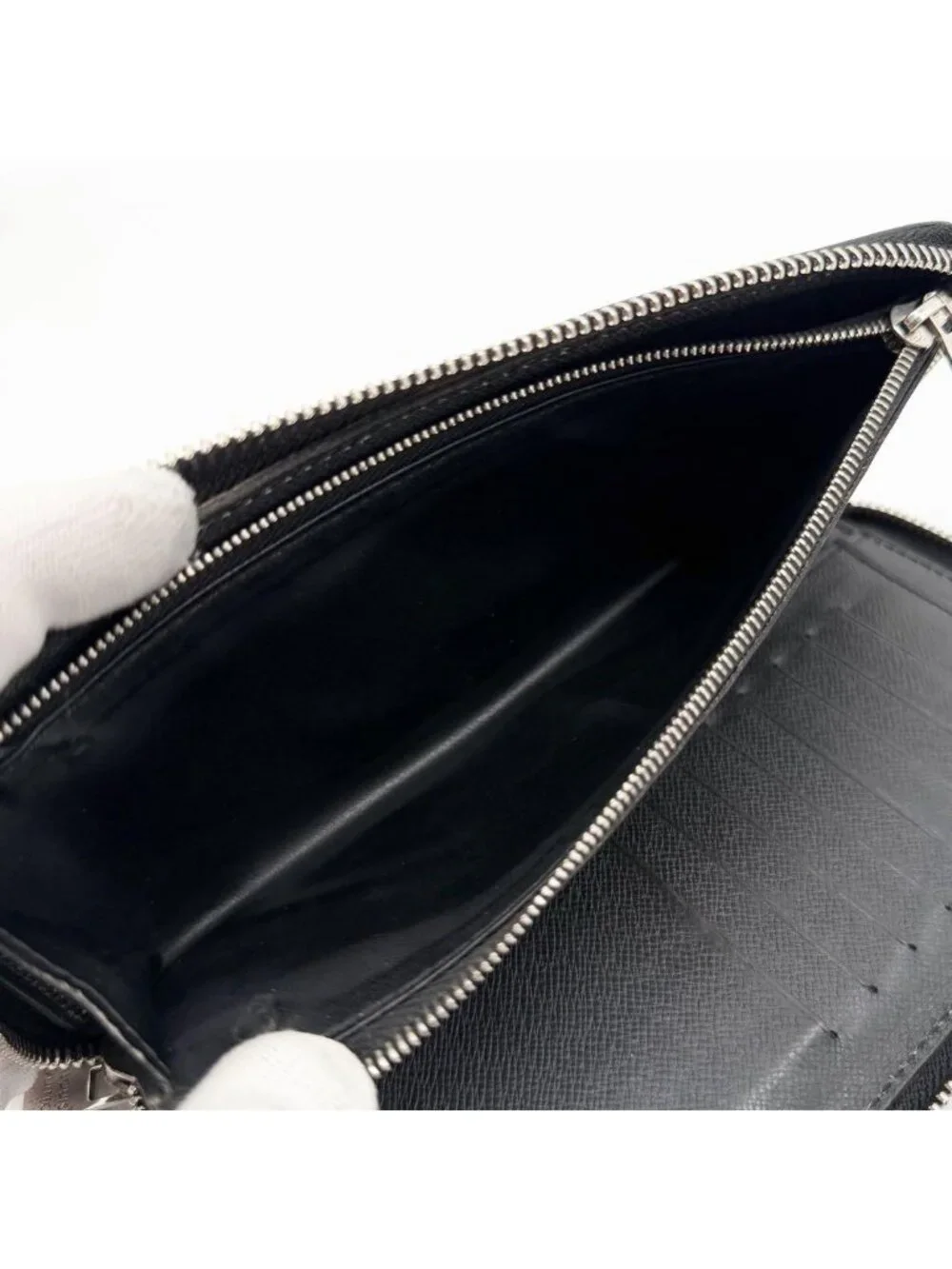 Louis Vuitton Zippy Wallet Vertical Taiga Black Round